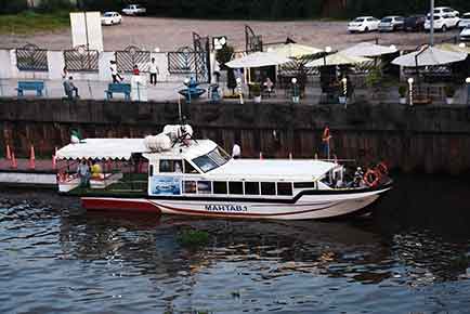 محل سوار شدن کشتی تفریحی انزلی